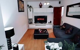Family-Friendly And Cozy 3-Bedroom Accommodation In Lisbon
